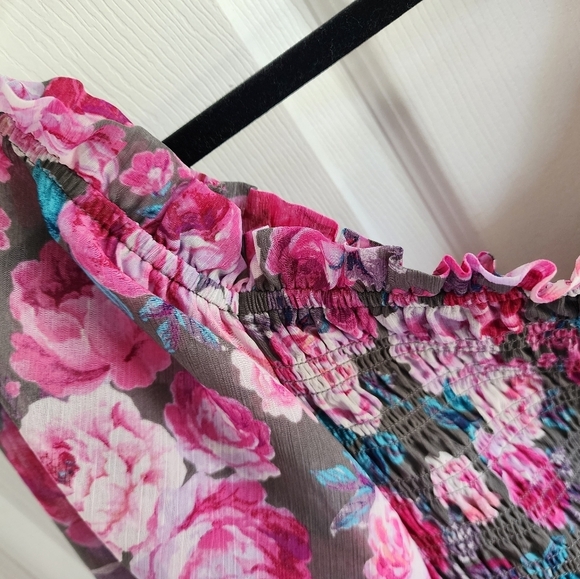 Torrid Crinkle Chiffon Smocked Waist Off-Shoulder Crop Top Floral Pink Sz 3 - Picture 5 of 11